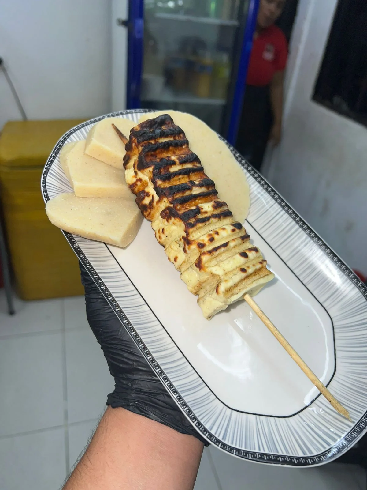 Queso Asado Con Bollo